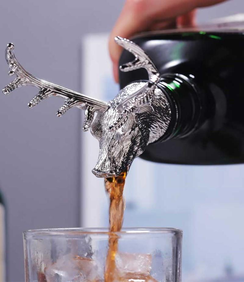 Creative wine pourer